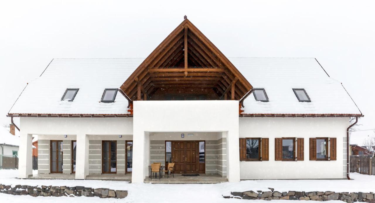 Csató Panzió - Pensiunea Csató Joseni  Exterior foto